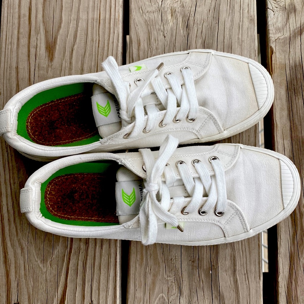 Cariuma white sneaker